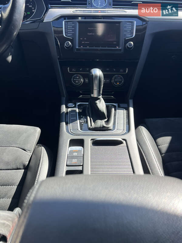 Седан Volkswagen Passat 2017 в Києві