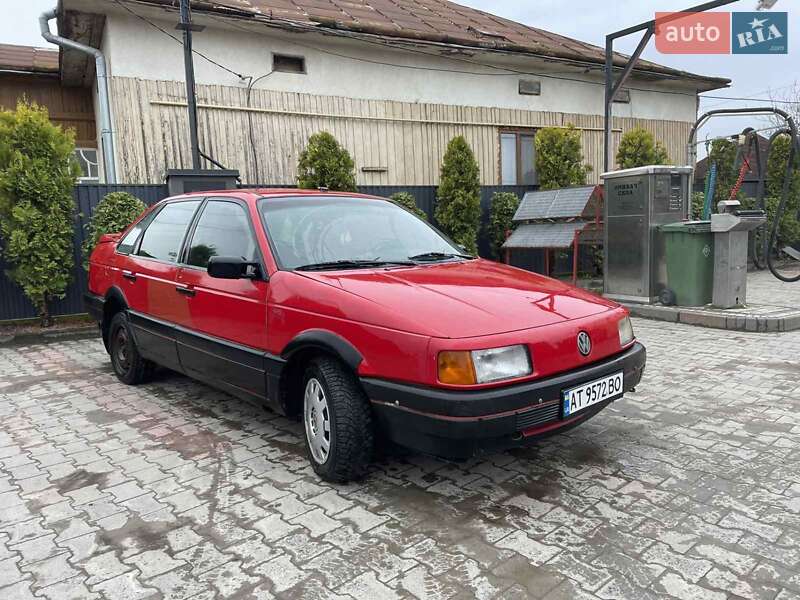 Седан Volkswagen Passat 1990 в 