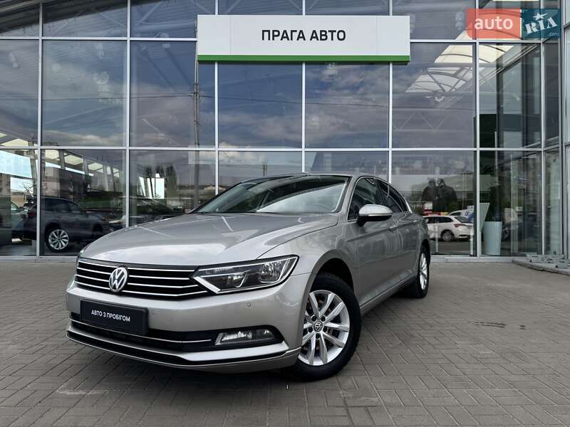 Седан Volkswagen Passat 2015 в 
