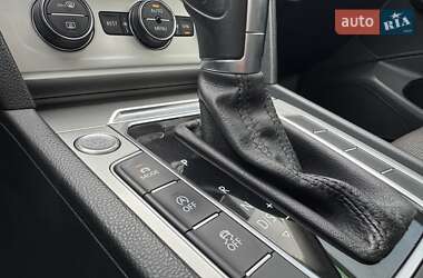 Седан Volkswagen Passat 2015 в 