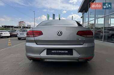 Седан Volkswagen Passat 2015 в 