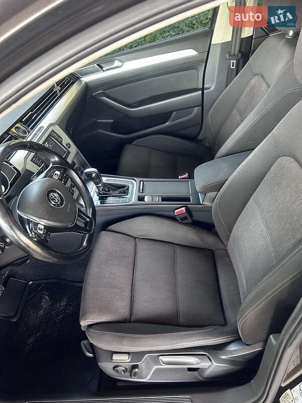 Универсал Volkswagen Passat 2015 в Мукачево