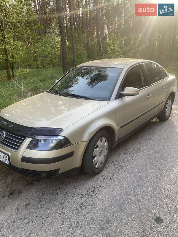 Седан Volkswagen Passat 2001 в Богуславе