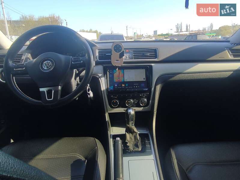 Седан Volkswagen Passat 2011 в Києві