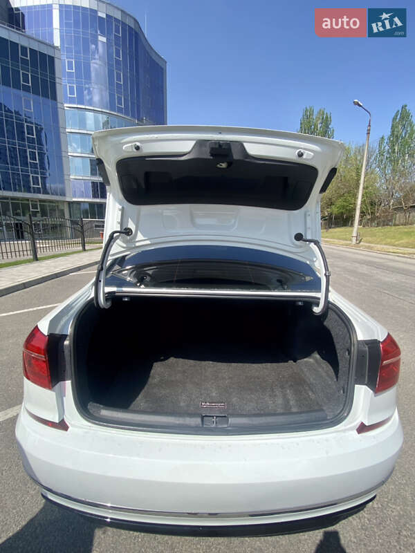 Седан Volkswagen Passat 2016 в Запоріжжі