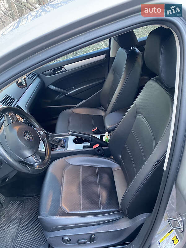 Седан Volkswagen Passat 2012 в Києві