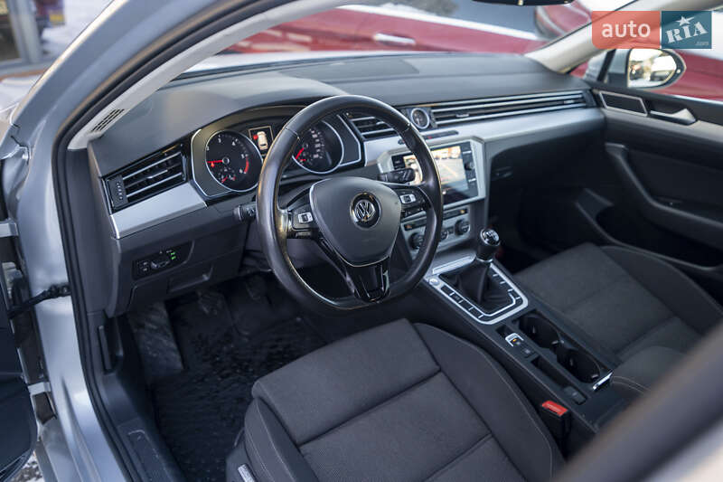 Універсал Volkswagen Passat 2018 в Києві фото 15 Універсал Volkswagen Passat 2018 в Києві