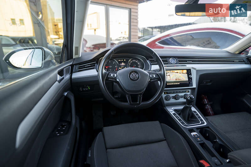 Універсал Volkswagen Passat 2018 в Києві фото 19 Універсал Volkswagen Passat 2018 в Києві