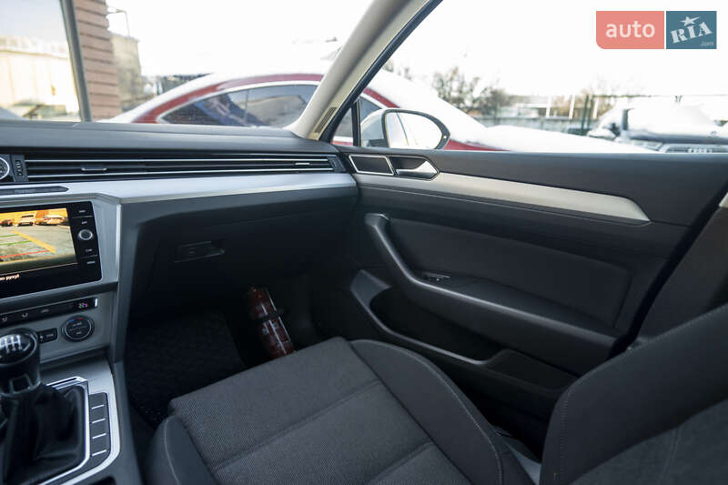 Універсал Volkswagen Passat 2018 в Києві фото 21 Універсал Volkswagen Passat 2018 в Києві