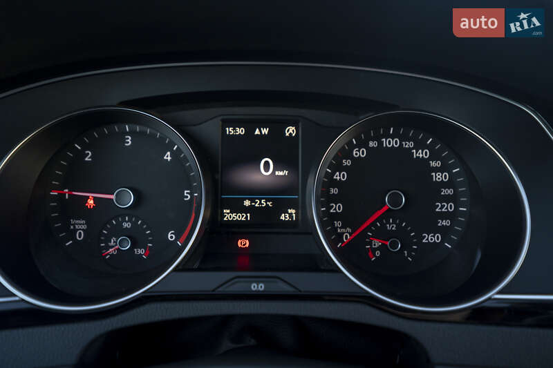 Універсал Volkswagen Passat 2018 в Києві фото 26 Універсал Volkswagen Passat 2018 в Києві
