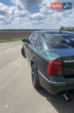 Седан Volkswagen Passat 1998 в 