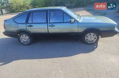 Хетчбек Volkswagen Passat 1987 в 