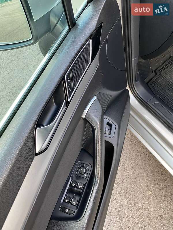 Універсал Volkswagen Passat 2015 в Чернігові