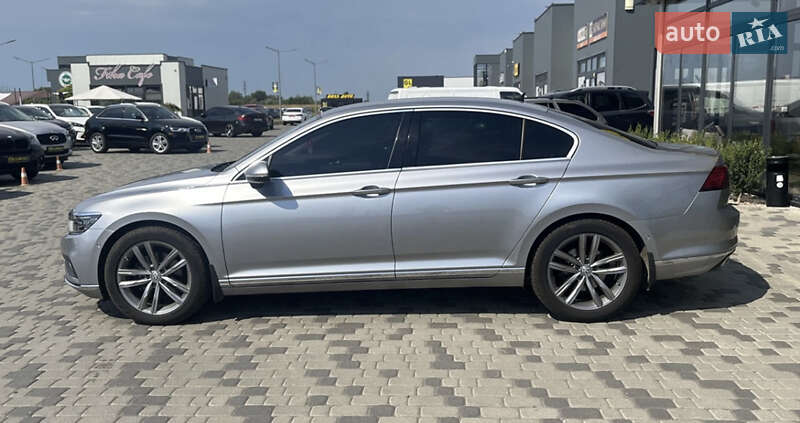 Седан Volkswagen Passat 2019 в Сваляве