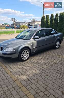 Седан Volkswagen Passat 2003 в Луцке