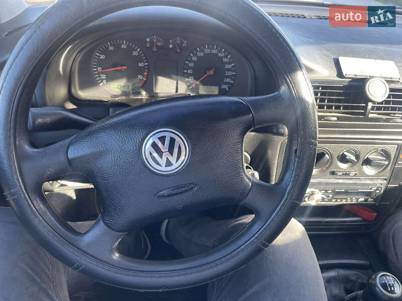 Универсал Volkswagen Passat 1999 в Золочеве