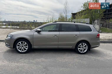 Універсал Volkswagen Passat 2012 в 