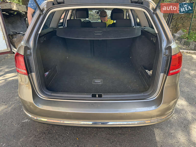 Универсал Volkswagen Passat 2012 в Киеве