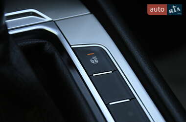Седан Volkswagen Passat 2017 в 