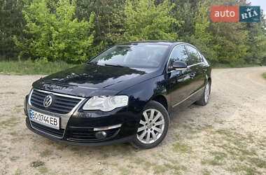 Седан Volkswagen Passat 2005 в Мостиській
