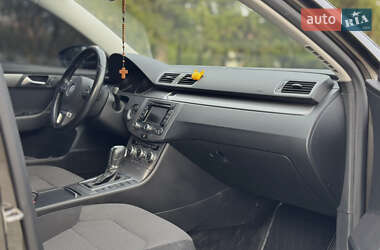 Універсал Volkswagen Passat 2012 в 