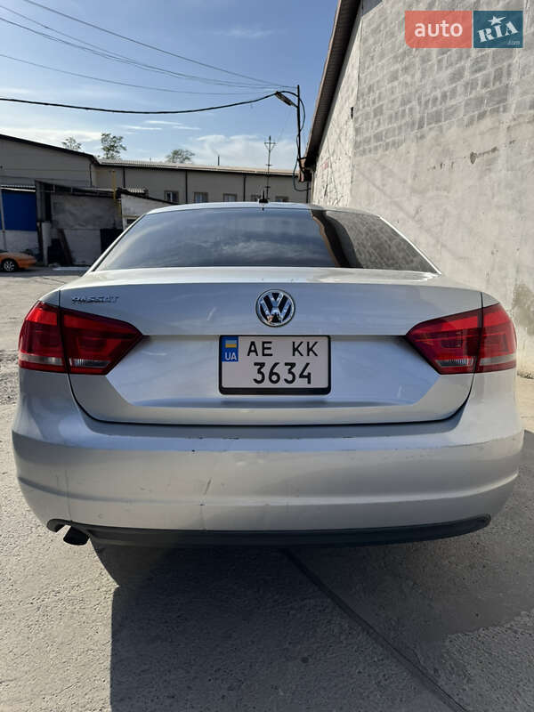 Седан Volkswagen Passat 2013 в Дніпрі