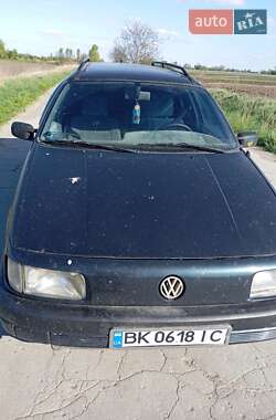 Універсал Volkswagen Passat 1992 в 