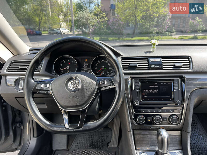 Седан Volkswagen Passat 2018 в Харькове