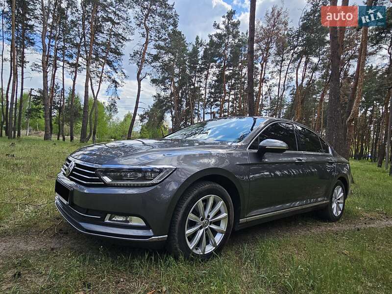 Седан Volkswagen Passat 2017 в Києві