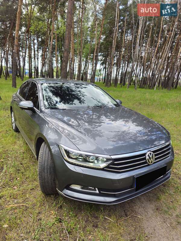 Седан Volkswagen Passat 2017 в Києві