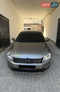 Седан Volkswagen Passat 2012 в 