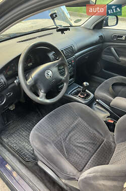 Універсал Volkswagen Passat 1998 в 