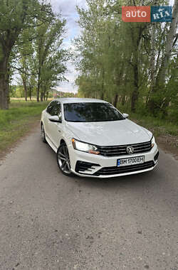 Седан Volkswagen Passat 2017 в Ромнах