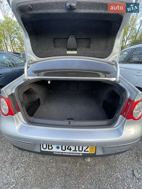 Седан Volkswagen Passat 2006 в Городке