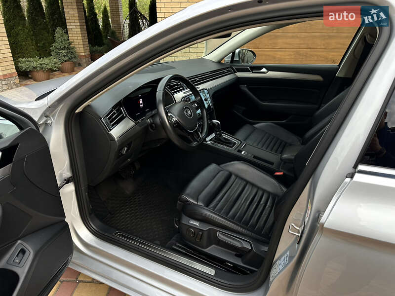 Седан Volkswagen Passat 2017 в Новой Водолаге