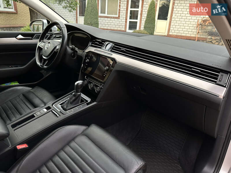 Седан Volkswagen Passat 2017 в Новой Водолаге