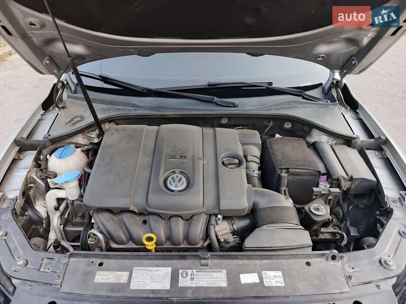 Седан Volkswagen Passat 2013 в Днепре