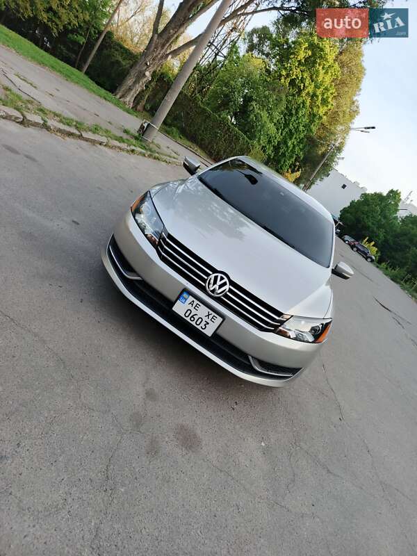 Седан Volkswagen Passat 2013 в Днепре