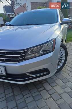 Седан Volkswagen Passat 2015 в 
