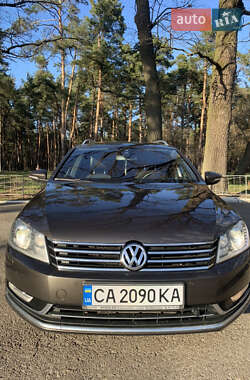 Універсал Volkswagen Passat 2012 в 