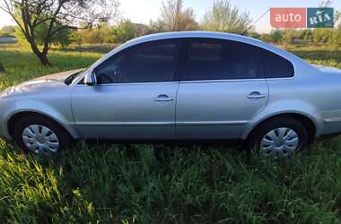 Седан Volkswagen Passat 2004 в 