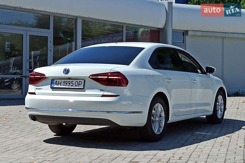 Седан Volkswagen Passat 2017 в Львове
