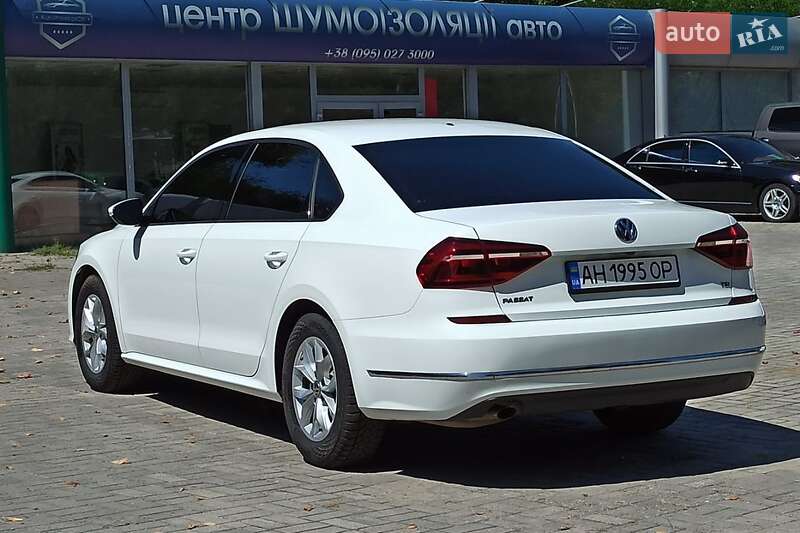 Седан Volkswagen Passat 2017 в Львове