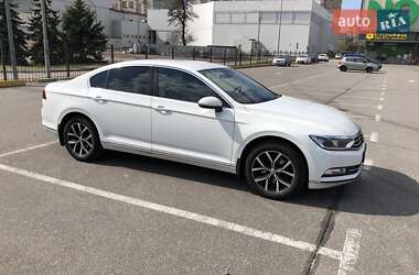 Седан Volkswagen Passat 2016 в Києві