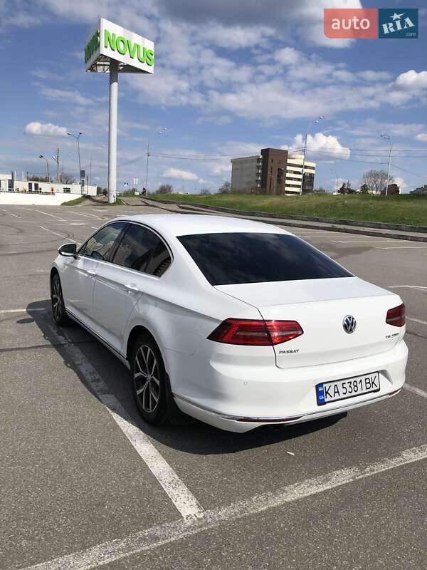 Седан Volkswagen Passat 2016 в Киеве