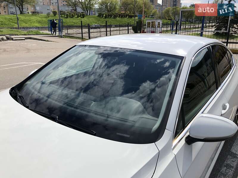 Седан Volkswagen Passat 2016 в Киеве