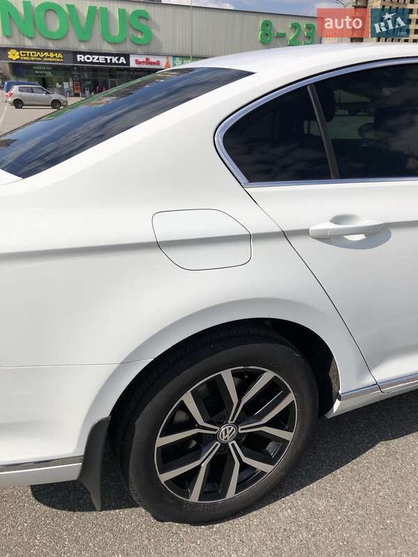 Седан Volkswagen Passat 2016 в Киеве