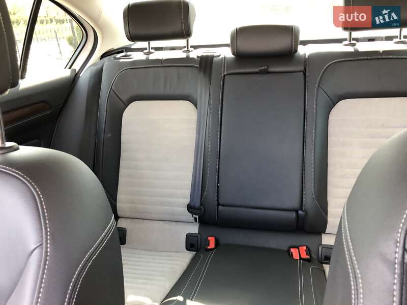 Седан Volkswagen Passat 2016 в Киеве