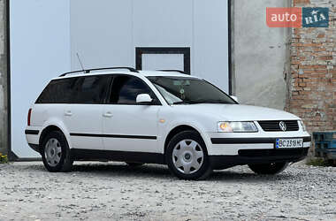 Універсал Volkswagen Passat 1998 в 