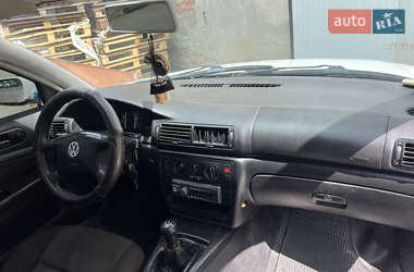 Універсал Volkswagen Passat 1998 в 